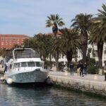 Split kikötő hajóval